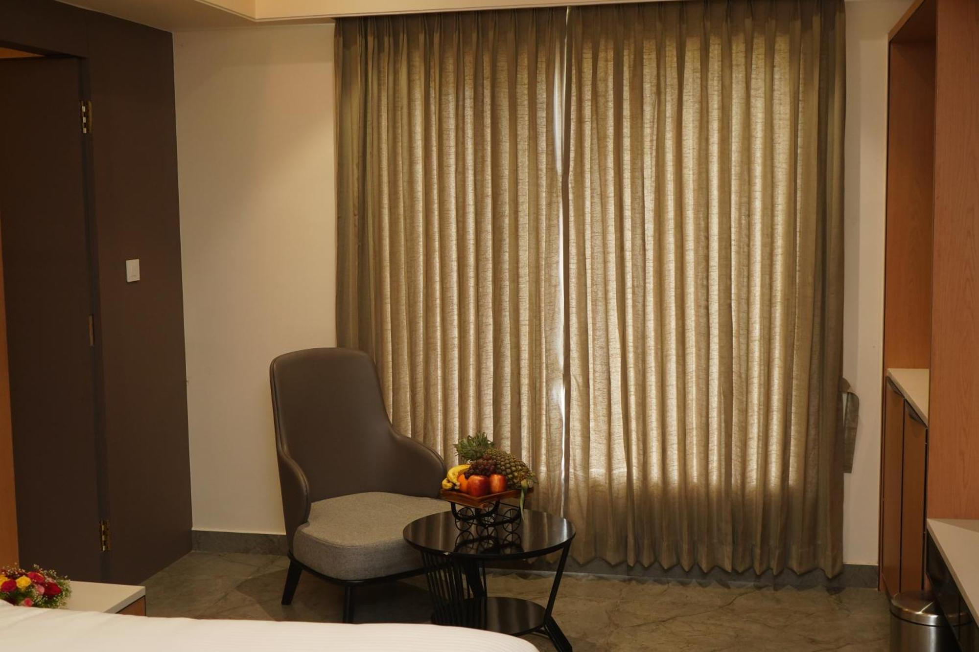 Vantara Suites Vellore Exteriör bild