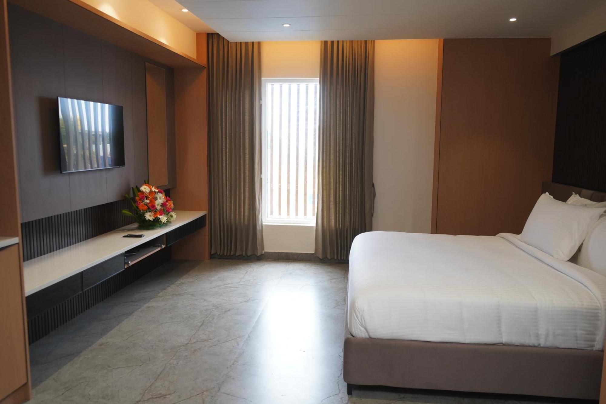 Vantara Suites Vellore Exteriör bild