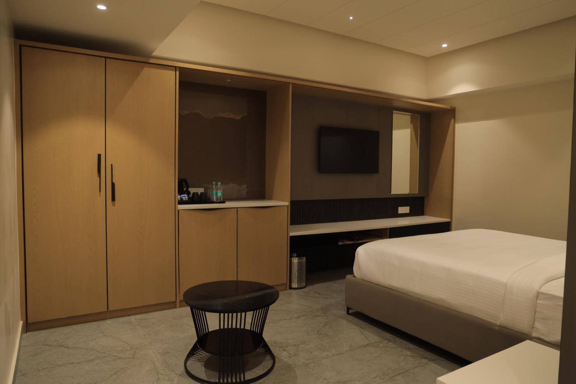 Vantara Suites Vellore Exteriör bild