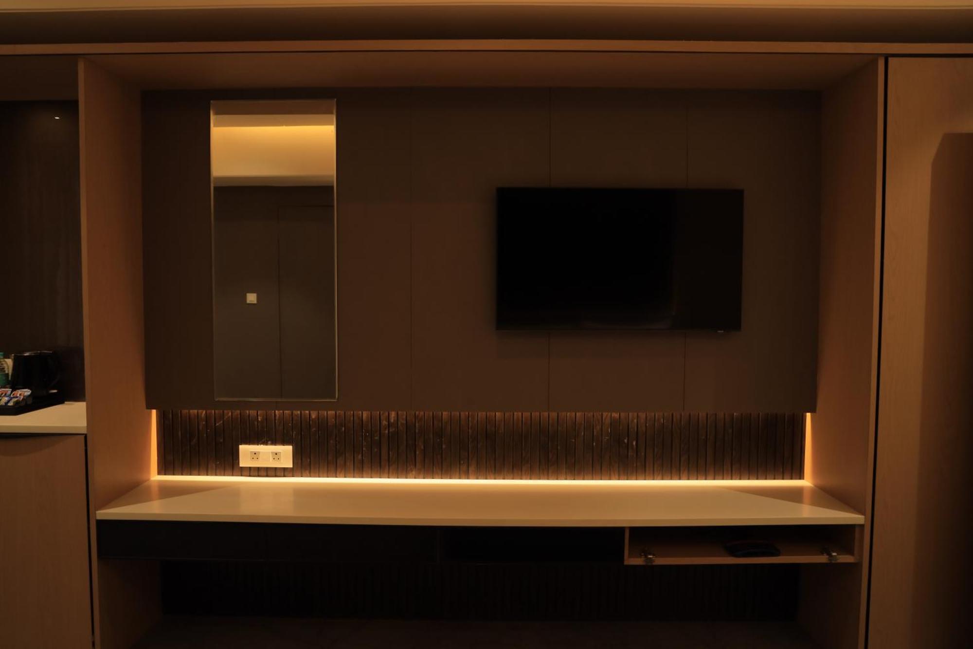 Vantara Suites Vellore Exteriör bild