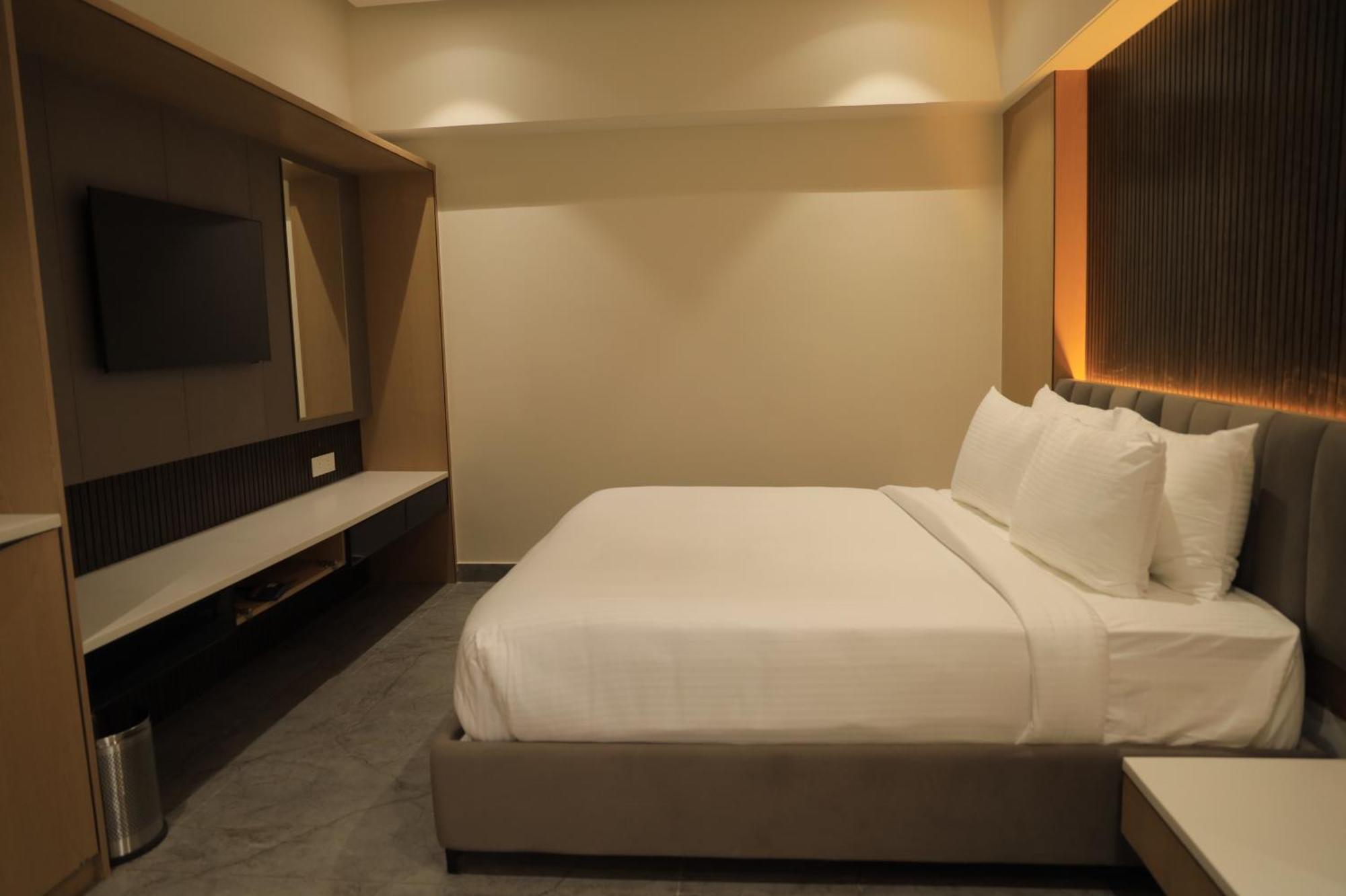 Vantara Suites Vellore Exteriör bild