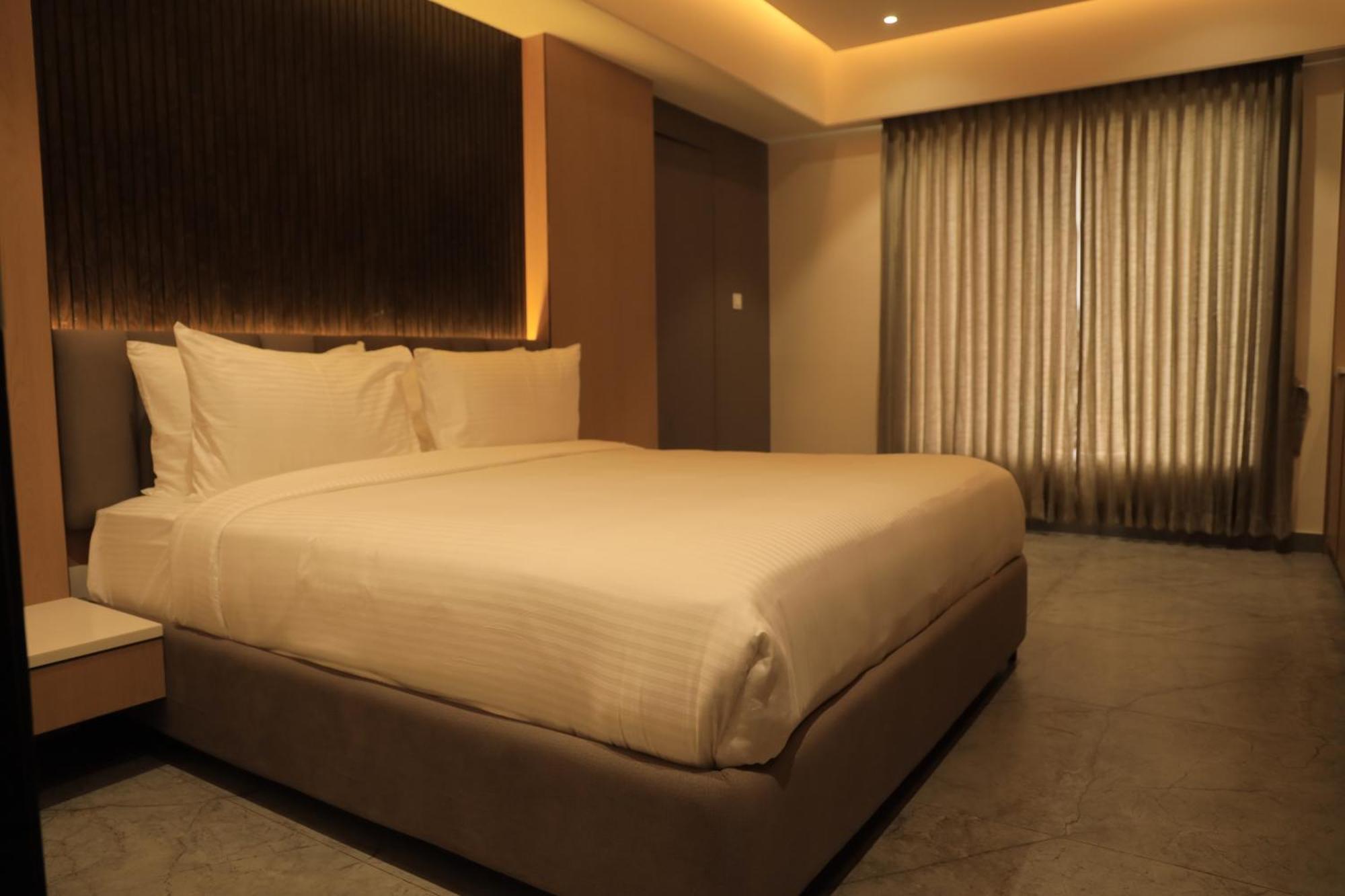 Vantara Suites Vellore Exteriör bild