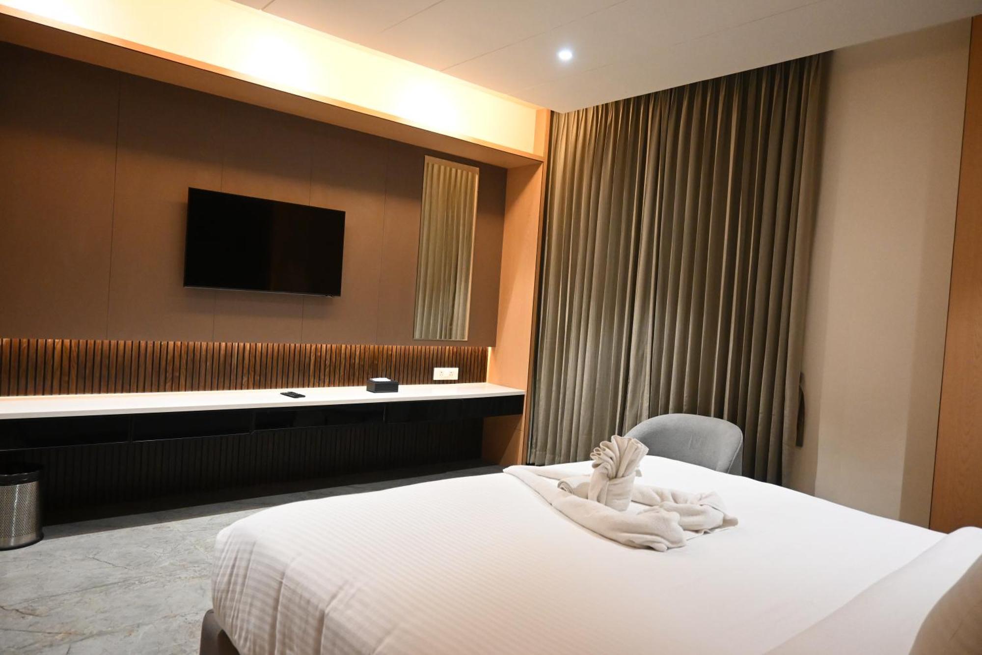 Vantara Suites Vellore Exteriör bild